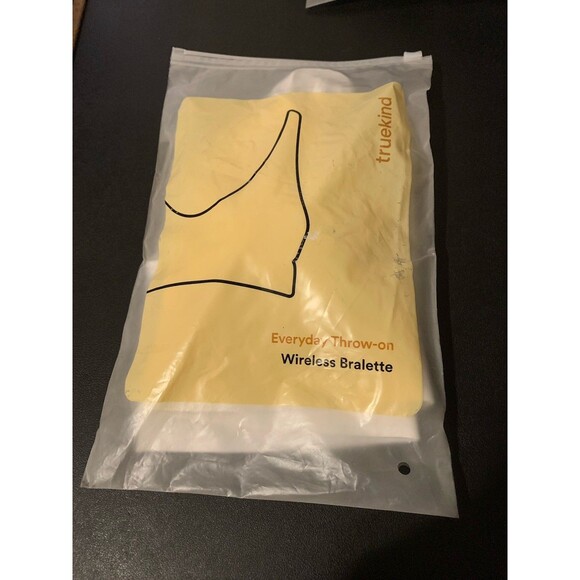 Truekind Everyday Throw On Wireless Bralette Size Medium M White Comfort New - Picture 4 of 5